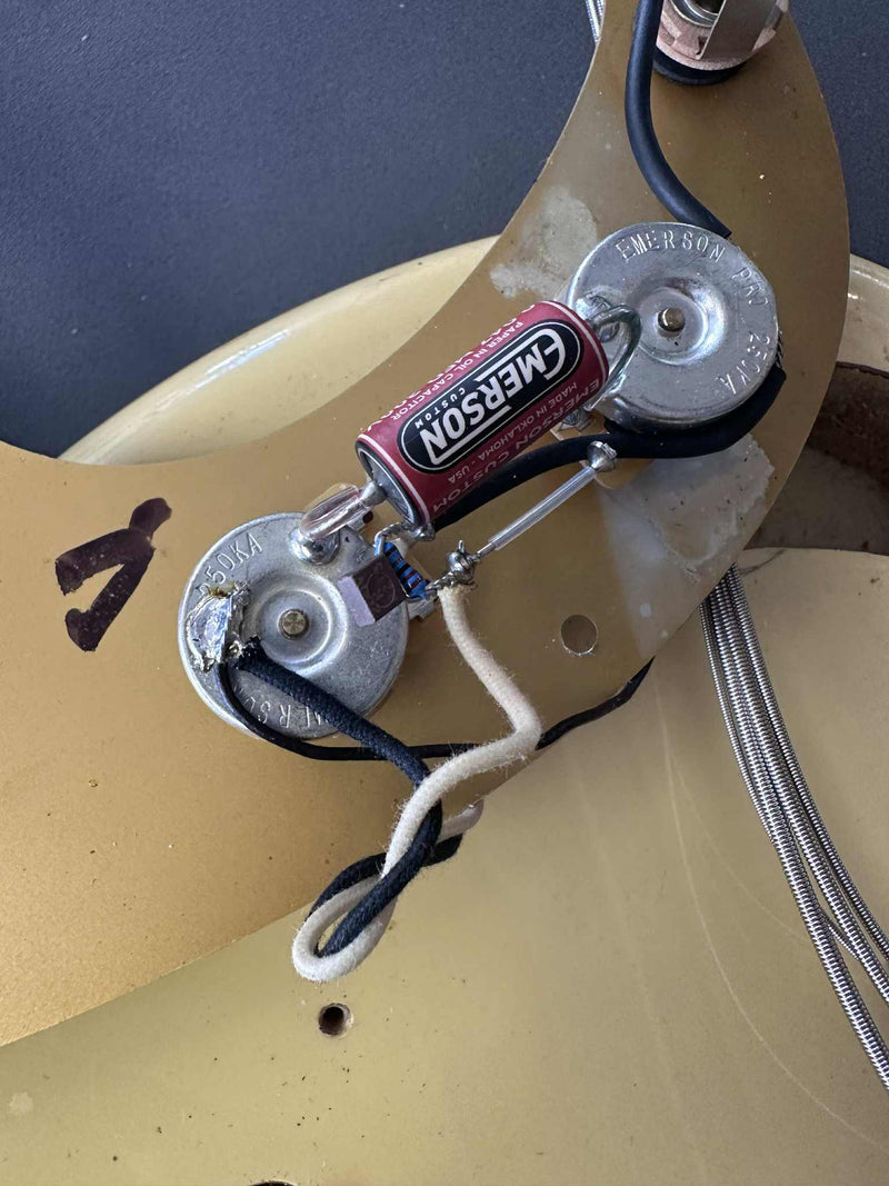 Fender '57 Reissue Precision Bass 1982 Vintage White w/Tweed Case