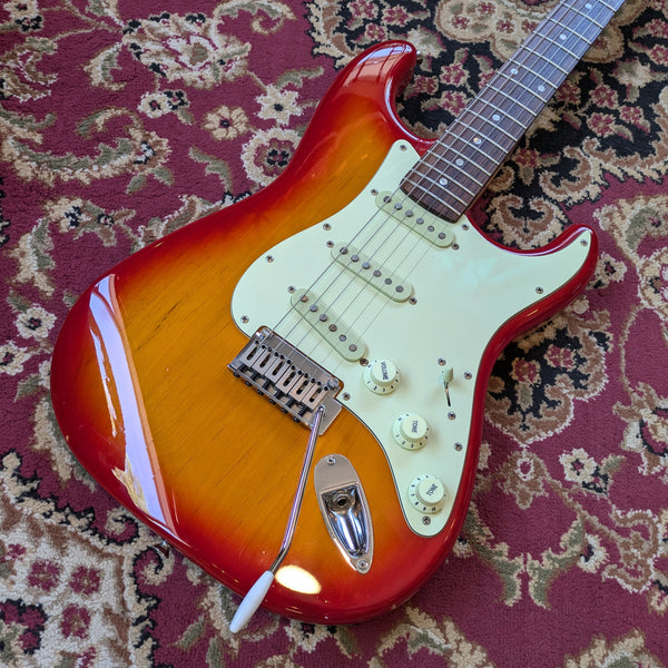 Squier Standard Series Stratocaster 2006 Cherry Sunburst #CY06116706