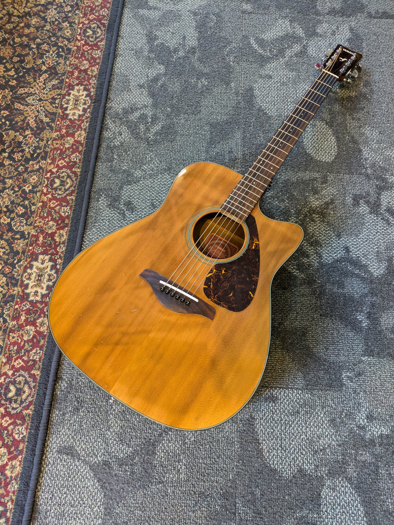 Yamaha FGX700SC Solid Top Cutaway Acoustic/Electric Guitar 2011 Natural