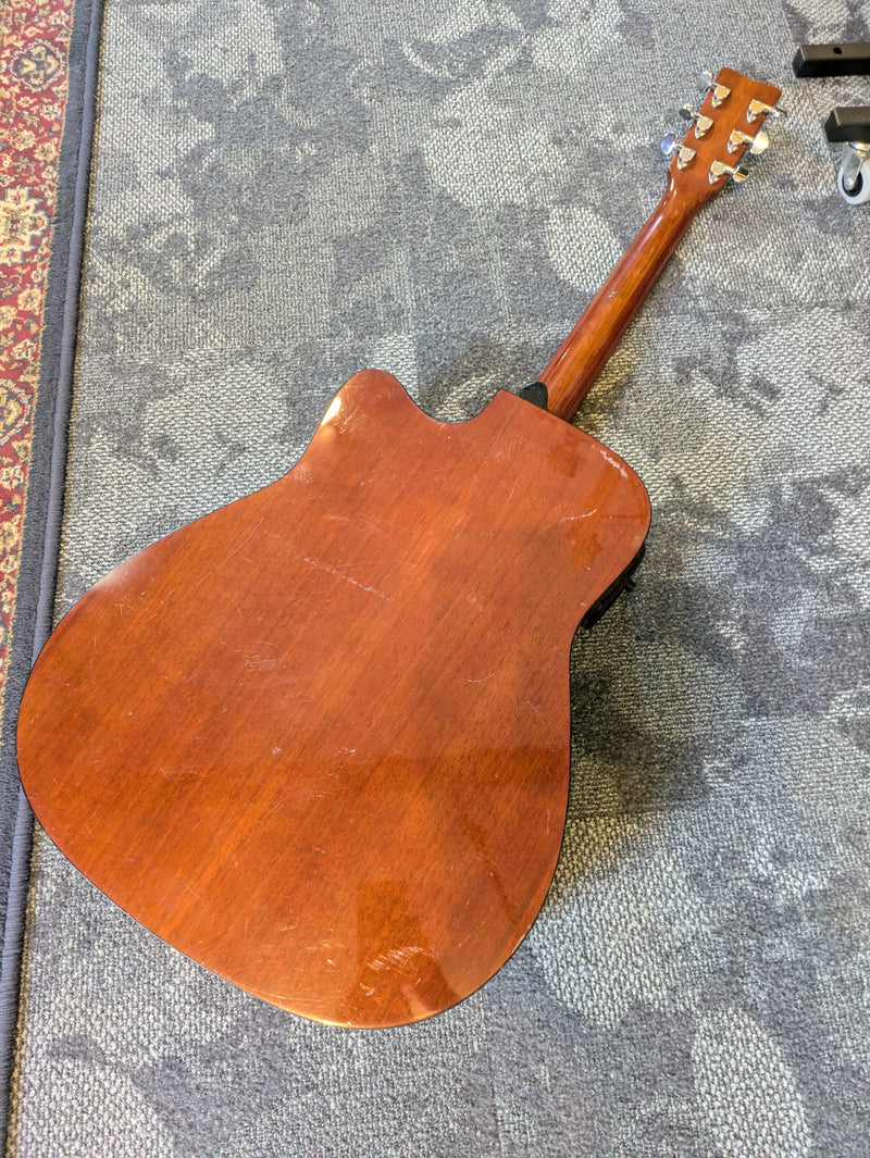 Yamaha FGX700SC Solid Top Cutaway Acoustic/Electric Guitar 2011 Natural