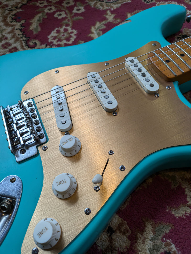 Squier 40th Anniversary Stratocaster 2022 Satin Seafoam Green