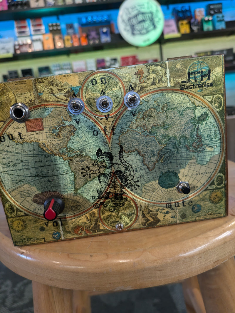 JTH Electronics 3-Pickup Piezo Noisebox "Skate Lizard Golden Globes" (7x5x3")