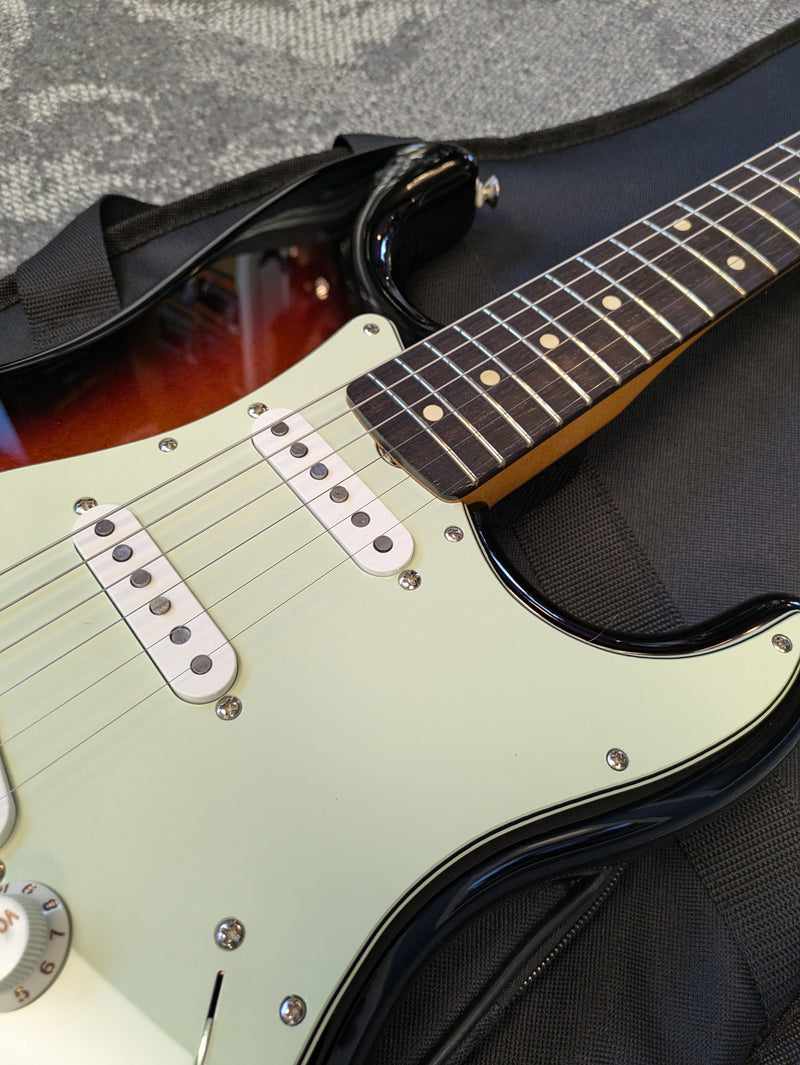 Fender Vintera II '60s Stratocaster 2023 Sunburst w/Fender Gig Bag