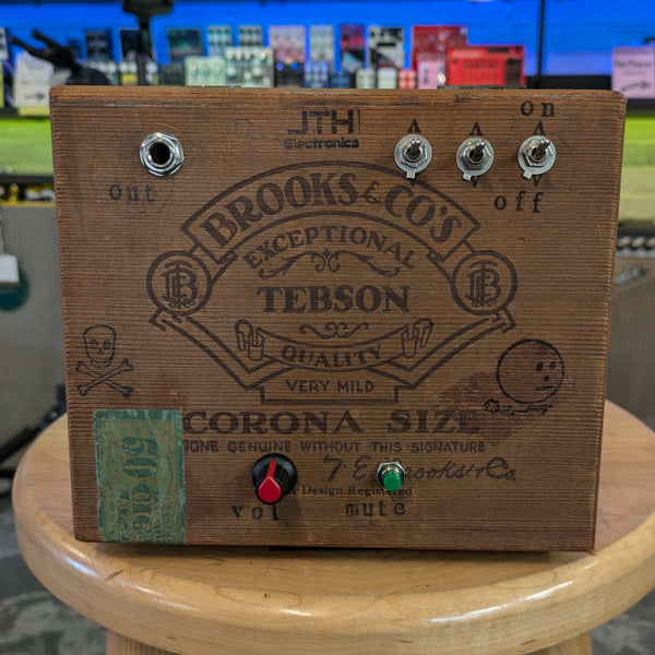 JTH Electronics 3-Pickup Piezo Noisebox "Skull Face" Cigar Box (7x6x3.5")