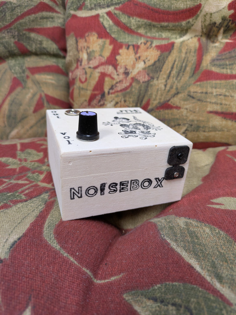 JTH Electronics Piezo Noisebox Jr. 'Skater Lizard' Wood Box (3.5x3.5x2")