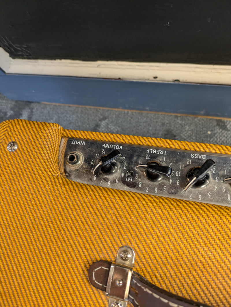 Fender Blues Junior 15-Watt 1x12" Tube Amp Lacquered Tweed w/Cover & Footswitch