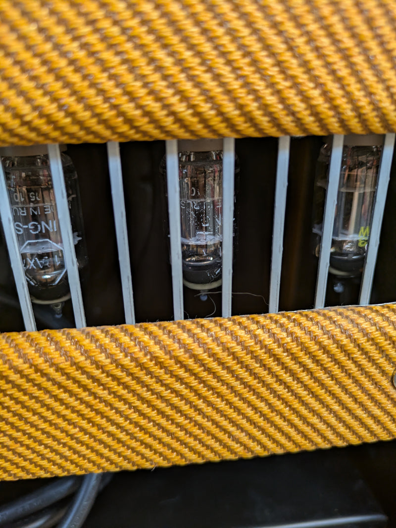 Fender Blues Junior 15-Watt 1x12" Tube Amp Lacquered Tweed w/Cover & Footswitch