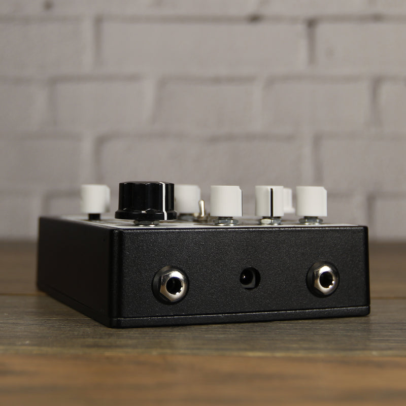 EarthQuaker Devices Data Corrupter Harmonizing PLL Synth Pedal