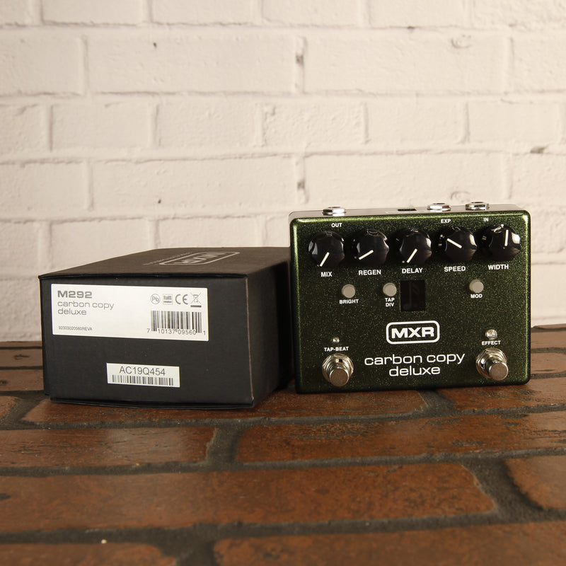 carbon copy pedal MXR Carbon Copy Deluxe Analog Delay M292